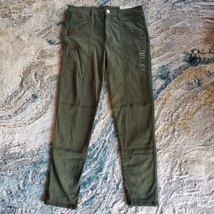 NWT American Eagle Cropped Joggers. 12 Long